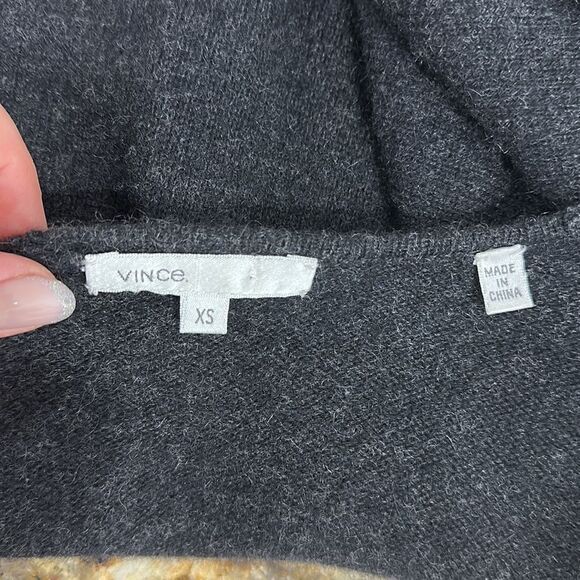 Vince Charcoal Gray Cashmere Half Sleeve V-neck Babydoll Sweater Size XS - Picture 4 of 7